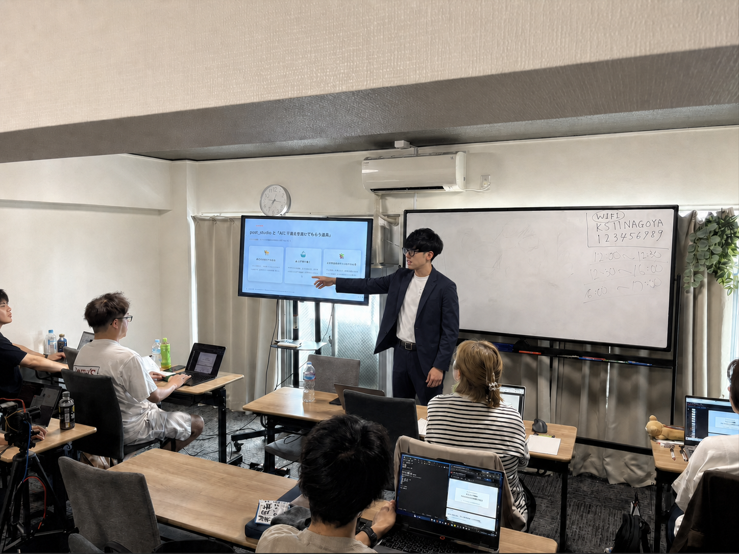 名古屋AI研修会で参加者へ説明する福井亮眞
